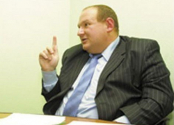 Живший на 100 рублей в день «маршруточный олигарх» Крутских вновь заговорил о повышении цен на проезд