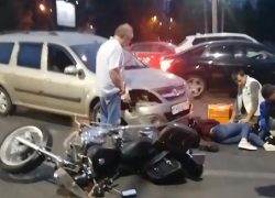 Два человека пострадали в ДТП с мотоциклом в Воронеже