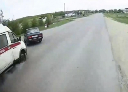 Момент ДТП с машиной скорой помощи попал на видео в Воронежской области