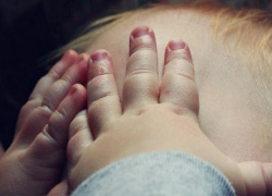 Жительница Воронежской области, убившая трехмесячного сына, обвиняется в жестоком избиении еще одного младенца 