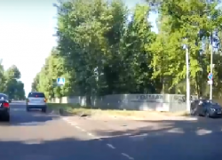 Равнодушное поведение водителей при аварии наглядно показали в Воронеже