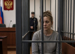 Не радовала успехами на танцах: мать из Воронежа будут судить за истязания и сломанную психику дочери