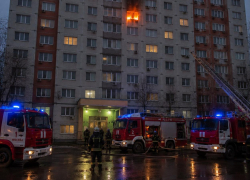 33 человека спасены при пожаре в многоэтажном доме в Воронежской области