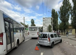 Ребёнок пострадал после столкновения машины и автобуса в Воронеже