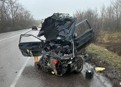 Водитель вылетел из машины, попал под колеса другого авто и умер после жесткого ДТП под Воронежем