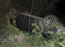 Лишённый прав водитель опрокинул «Камри» в Воронежской области 