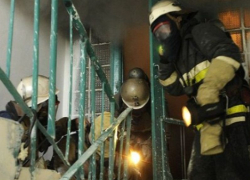 Спасатели эвакуировали людей из загоревшегося дома в Воронеже
