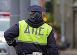 «Его трясло»: дальнобойщик попал в беду на воронежской дороге 