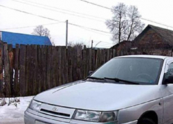 Воронежцы решили наказать "гонщика" ногами по кузову 