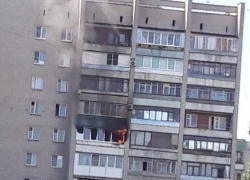 Полыхающая квартира на проспекте Труда в Воронеже попала на фото