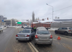 Обстоятельства ДТП с 4 машинами на виадуке 9 Января раскрыли в воронежской полиции