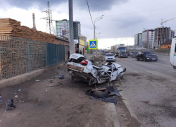 Nexia «обняла» столб: опубликован момент жесткого ДТП на окружной в Воронеже