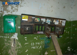 Экс-ухажер оказался избит до потери памяти новым кавалером своей благоверной в воронежском подъезде