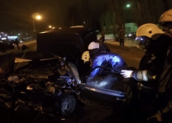 На видео попала операция по деблокированию водителя после смертельного ДТП в Воронеже