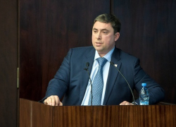 Максим Увайдов заявил, что уводит «Бутурлиновский ЛВЗ» от структур Глеба Фетисова