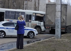 Семь человек пострадали в массовом ДТП с маршрутками и грузовиком в Воронеже 