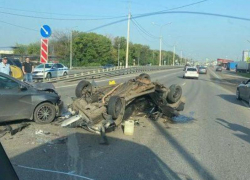 Страшная авария с опрокинутой машиной стала причиной огромной пробки на въезде в Воронеж