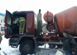 В Воронежской области огонь уничтожил на улице грузовик