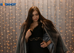 Модную осеннюю вещь номер один примерила Галина Мордасова 