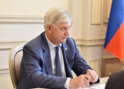 Александр Гусев от имени воронежцев выразил соболезнования родным погибших в крушении Ан-24