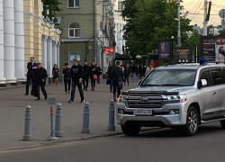 Авто губернатора Гордеева нарушило ПДД в центре Воронежа