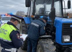 Тотальная проверка трактористов запланирована в Воронежской области