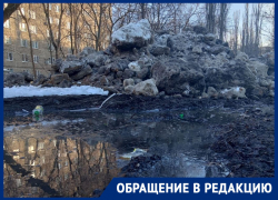 Дерзкий КамАЗ навалил черную кучу прямо посреди воронежского двора 