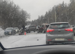 Причину многокилометровой пробки в Воронеже показали на фото