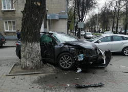 Момент смертельного ДТП с Toyota и «Нивой» показали на видео в Воронеже