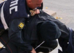 Пьяный воронежский водитель избил остановившего его полицейского 