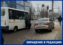 Невыносимое хамство несколько дней парализует работу остановки в Воронеже 