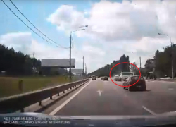 Момент ДТП с опрокидыванием маршрутки попал на видео в Воронеже