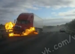 Возгорание фуры после массового ДТП попало на видео в Воронежской области 