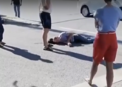 Истекающий кровью на асфальте мужчина заинтересовал полицию в Воронеже