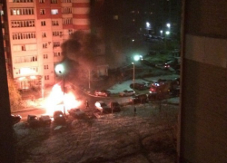 В Воронеже на улице Ломоносова сгорела «Ауди»