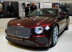 Автомобилист скрылся после ДТП с Bentley в Воронеже