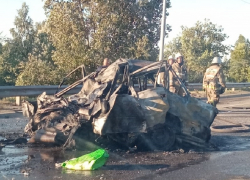 Последствия смертельного ДТП со сгоревшей Nexia сняли на видео под Воронежем