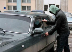 В Воронежской области пьяный мужчина угнал машину, а потом передумал ехать