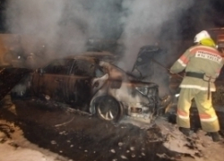 Дорогой Mercedes взорвался ночью в Воронежской области 