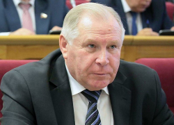 Жена единоросса Шипилова, задолжавшего сотрудникам, зарабатывает 6,7 тысячи в час