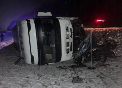 Водитель иномарки нарушил ПДД и погиб в ДТП с грузовиком в Воронежской области