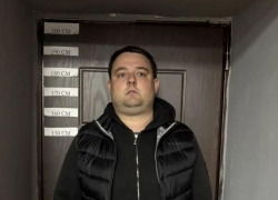 Ловил жертв в переходе: серийного мошенника задержали на вокзале в Воронеже