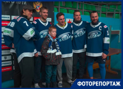 Детям из детского дома устроили трогательную встречу со хоккеистами «Бурана» в Воронеже 