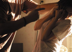 Воронежец 8 лет проведет в колонии за жестокое избиение супруги при дочери