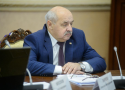 Анатолию Букрееву рекомендовали согласовывать с ДЭР премиальные дочери 