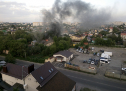 Серьезный пожар у Птичьего рынка сняли в Воронеже