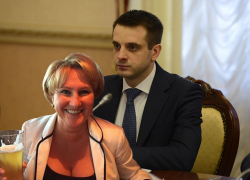 Губернатор Гусев пожелал преемнику Фаддеевой ударно повстречаться с коллегами в новогодние каникулы