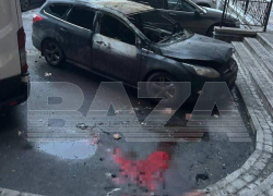 Горящий парень выпал из окна и попал на видео в Воронеже