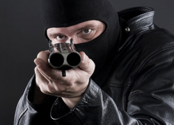 В Воронеже во время ограбления расстреляли машину такси 