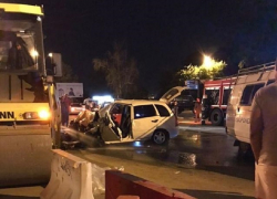 Полицейские опубликовали фото ДТП с Lada Kalina и дорожным катком в Воронеже